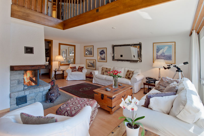 enlarged view of the lounge