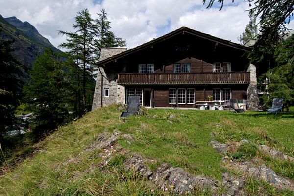 Chalet Les Ecureuils and its spacious garden during the summer