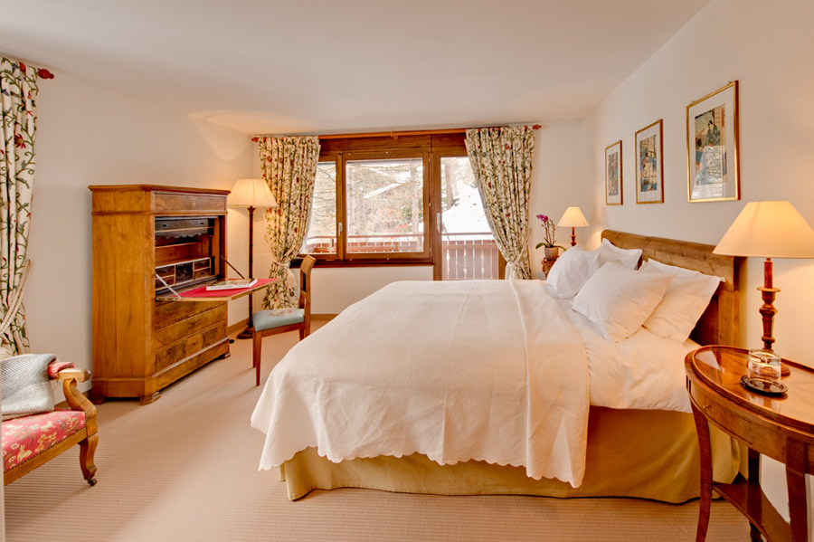 Large view of a bedroom