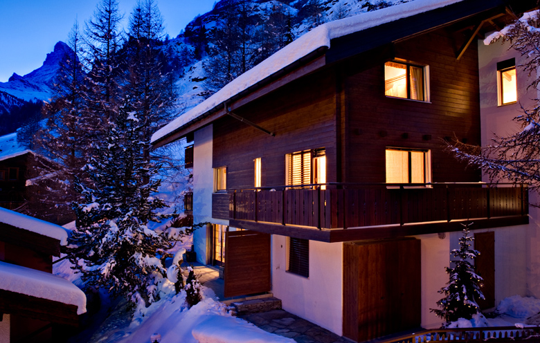 Large view of the chalet at night