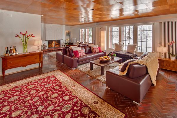 The spacious lounge...